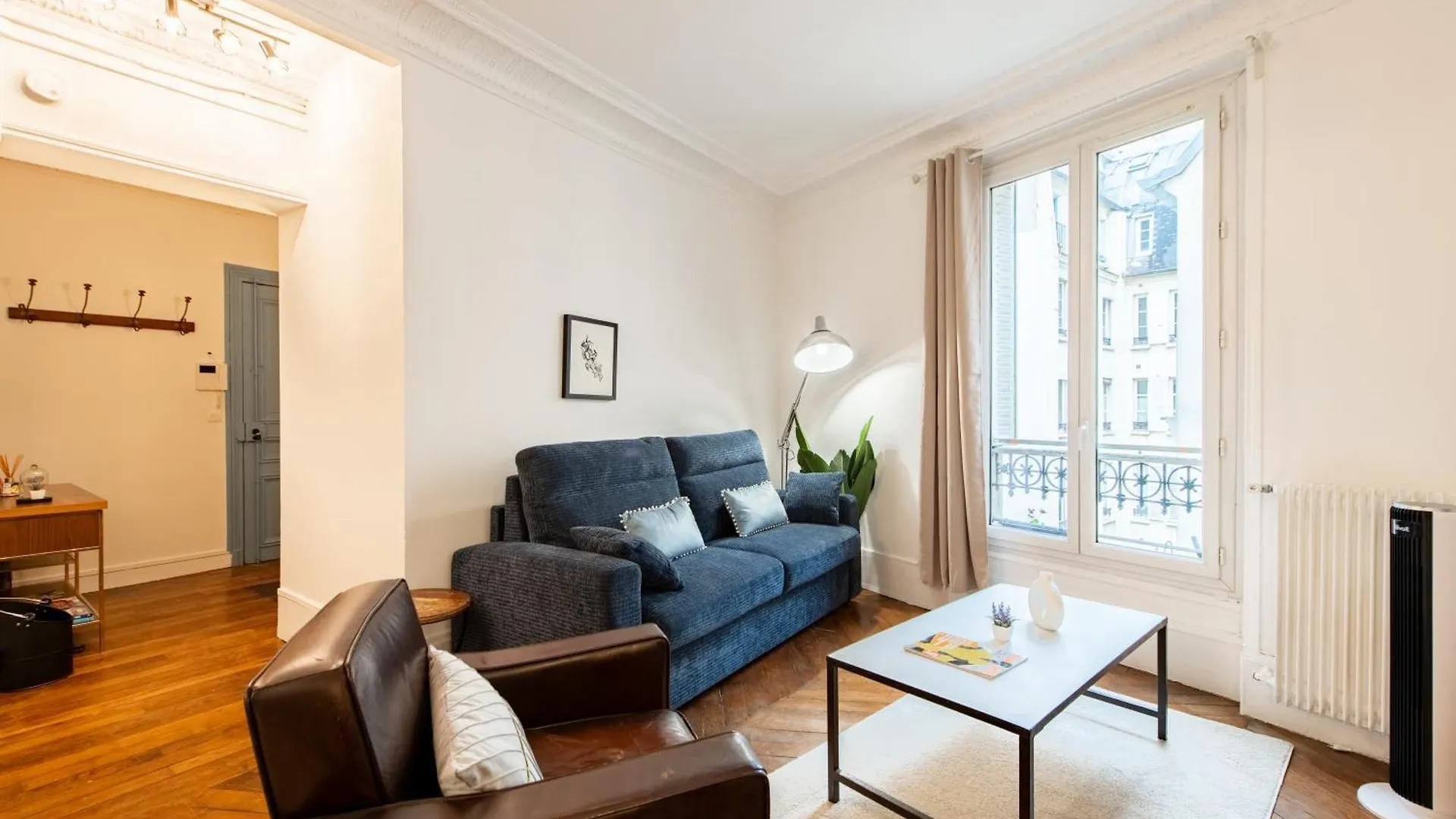 Stylish 2-Bedroom Apartment Near The Famous Moulin Rouge Paříž