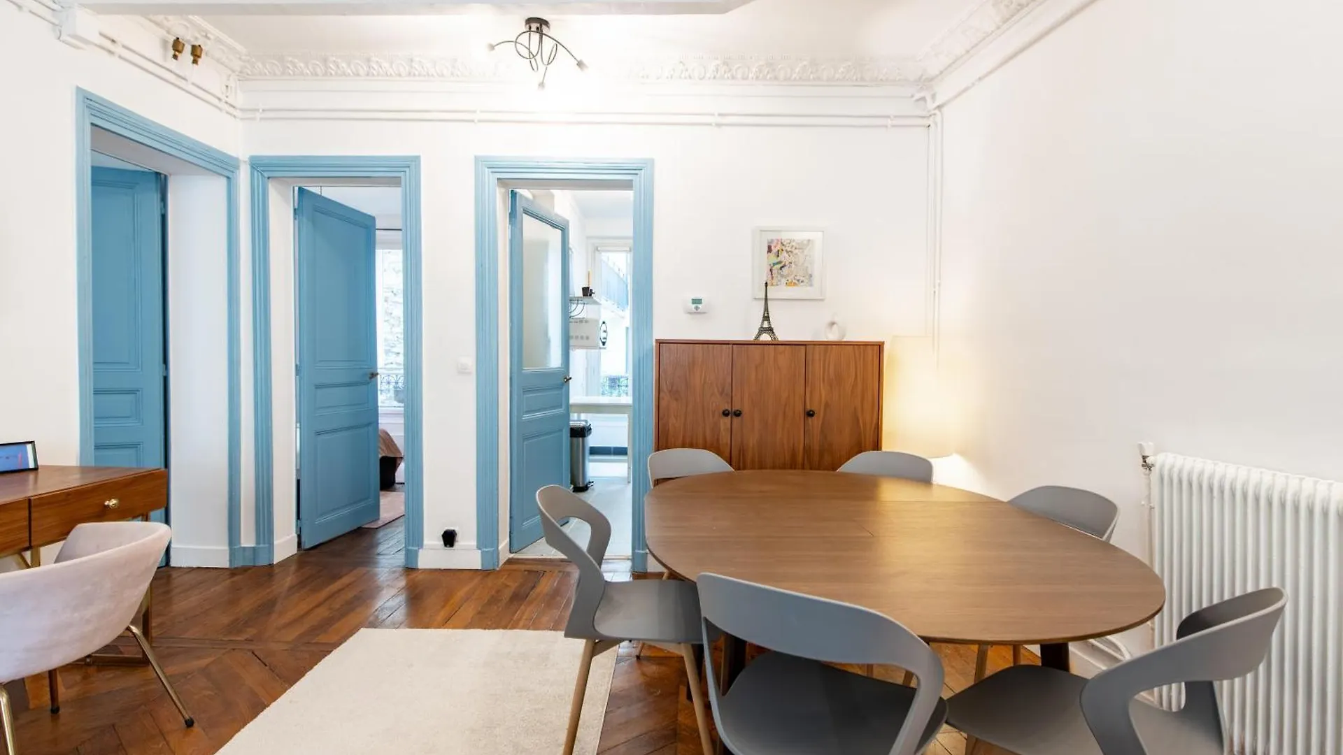 Stylish 2-Bedroom Apartment Near The Famous Moulin Rouge Paříž