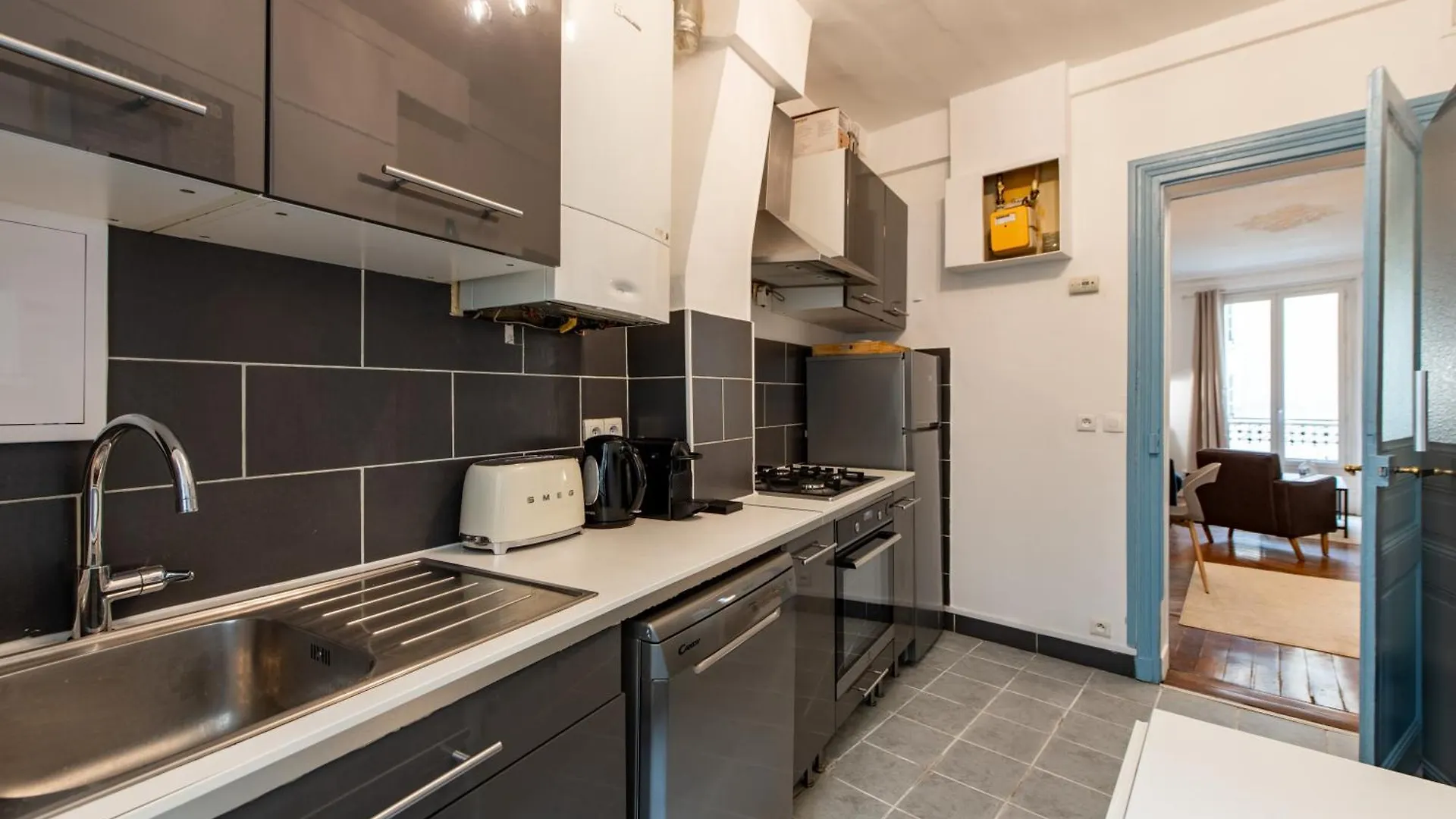 Stylish 2-Bedroom Apartment Near The Famous Moulin Rouge Paříž