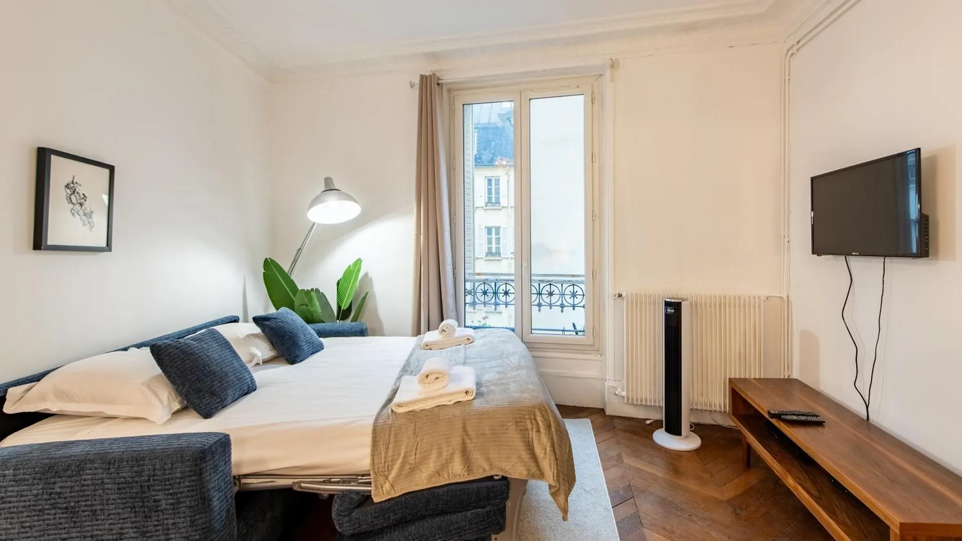 Stylish 2-Bedroom Apartment Near The Famous Moulin Rouge Paříž Francie