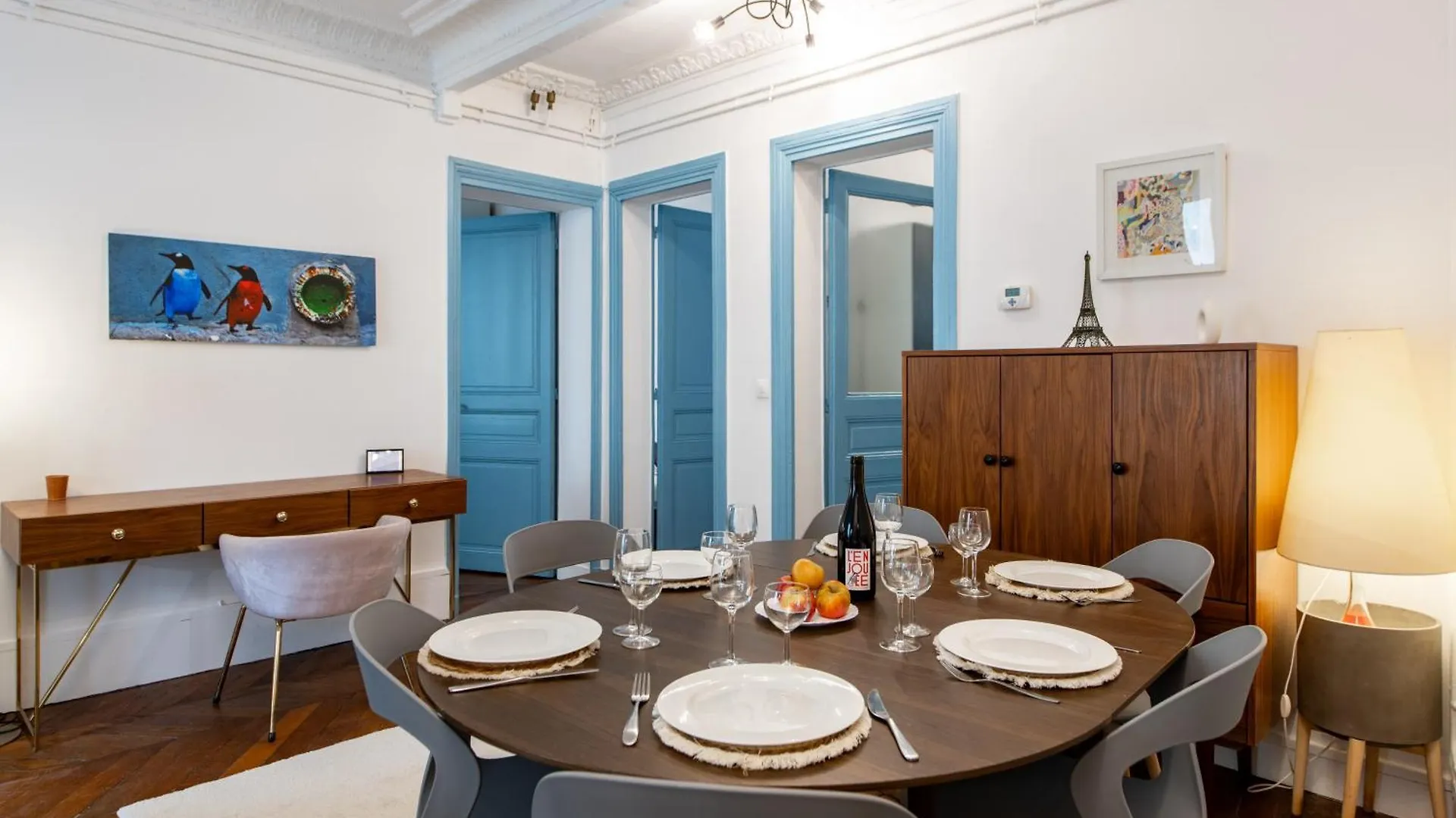 Stylish 2-Bedroom Apartment Near The Famous Moulin Rouge Paris
