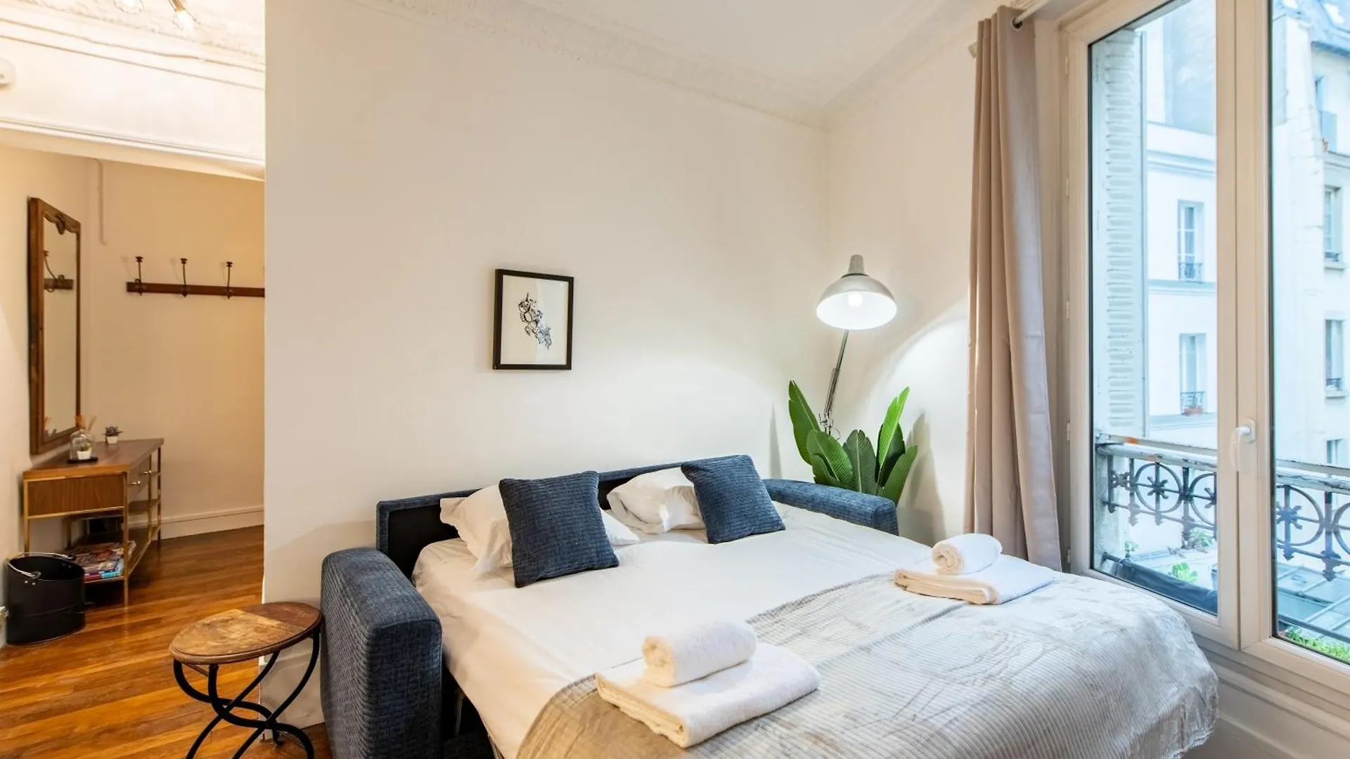 Stylish 2-Bedroom Apartment Near The Famous Moulin Rouge Paris France