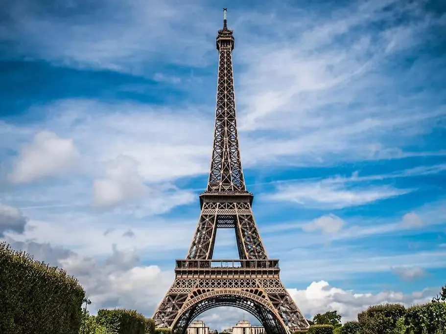 Stylish 2-Bedroom Apartment Near The Famous Moulin Rouge Paris