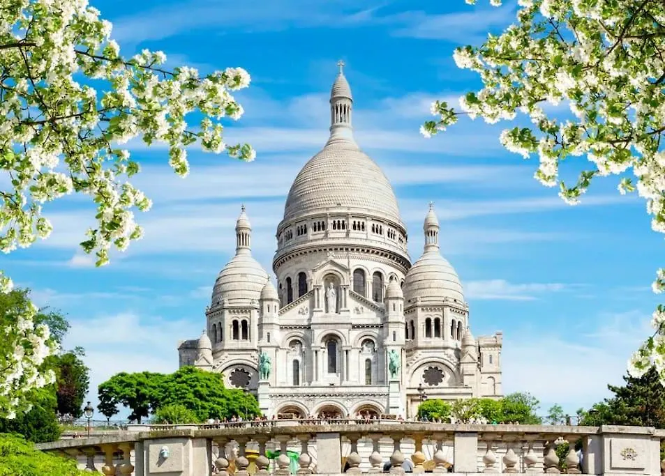 Stylish 2-Bedroom Apartment Near The Famous Moulin Rouge Paris