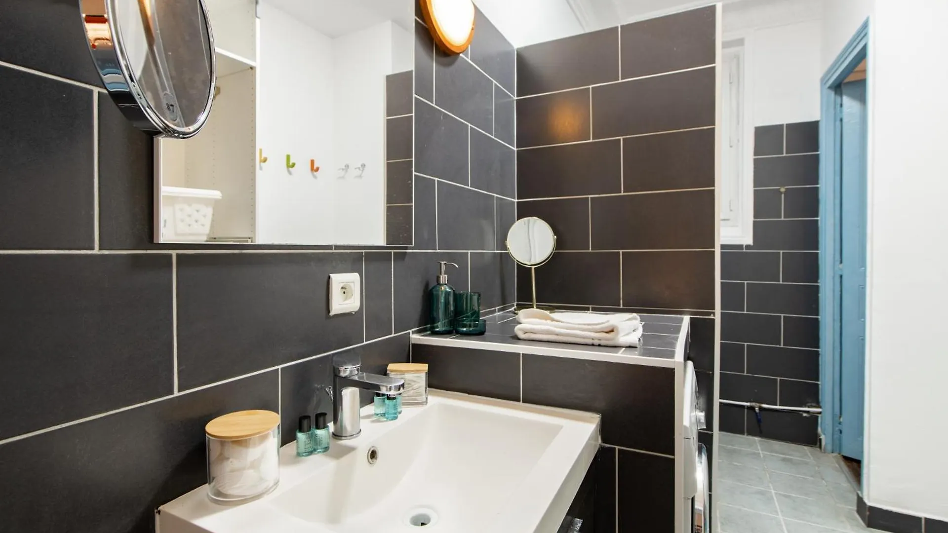 Stylish 2-Bedroom Apartment Near The Famous Moulin Rouge Paris