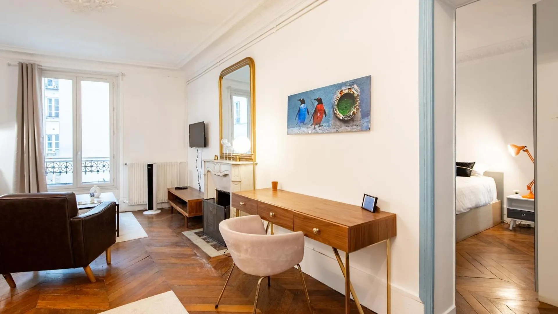 Stylish 2-Bedroom Apartment Near The Famous Moulin Rouge Paris