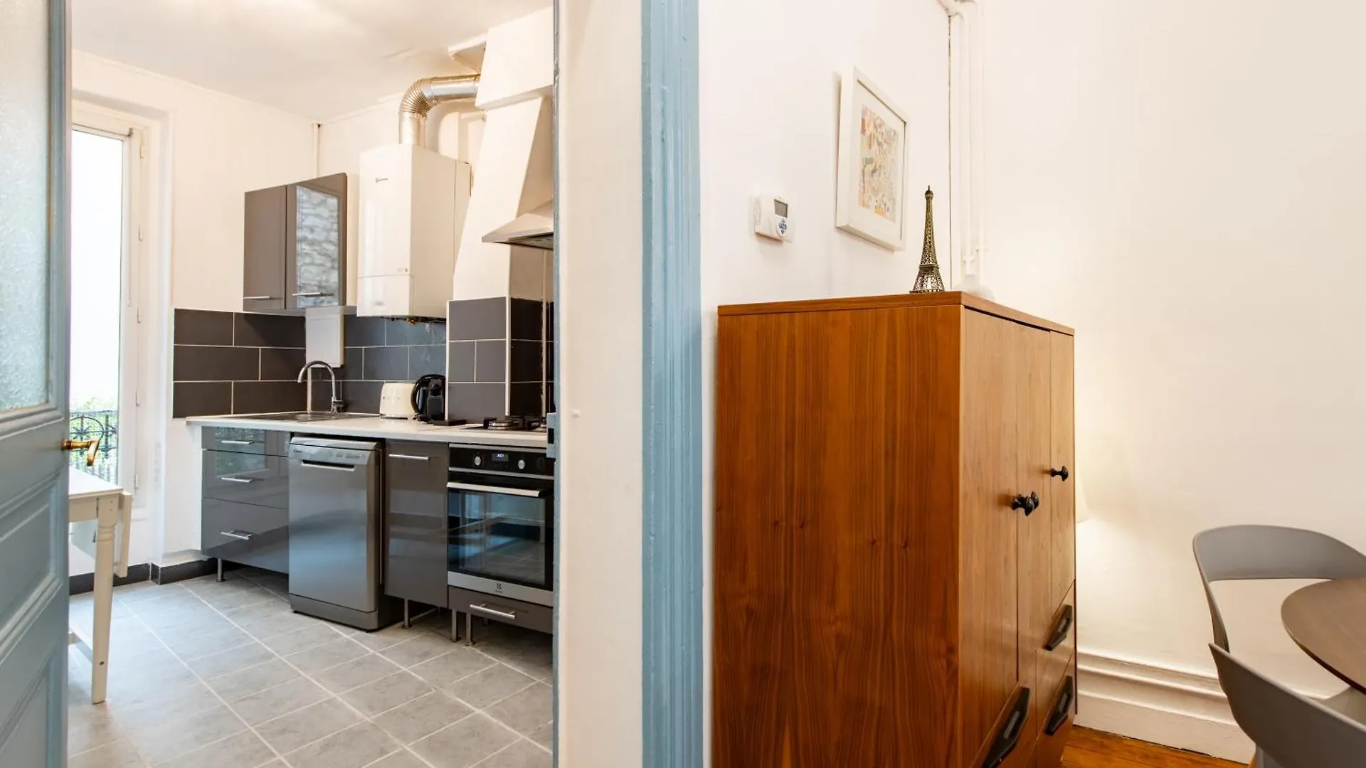 Stylish 2-Bedroom Apartment Near The Famous Moulin Rouge Paris France