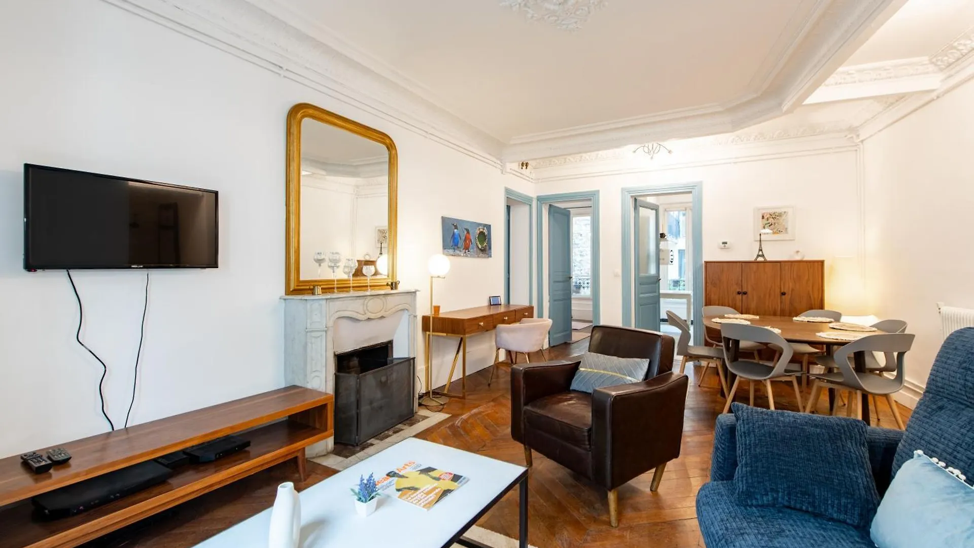 Stylish 2-Bedroom Apartment Near The Famous Moulin Rouge Paris France