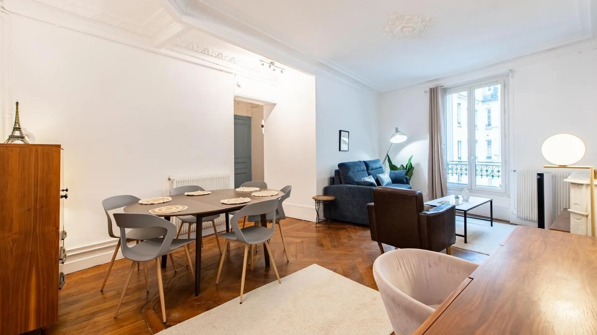 Stylish 2-Bedroom Apartment Near The Famous Moulin Rouge Paris