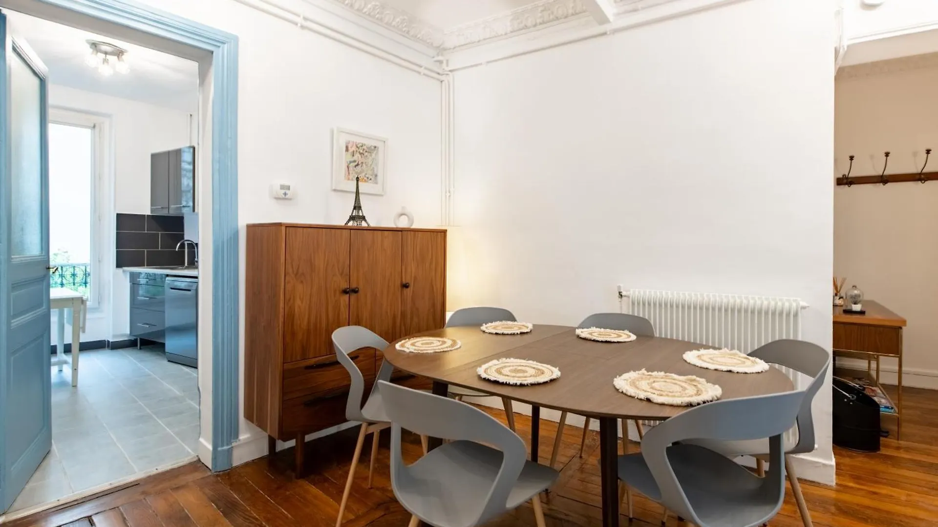 Stylish 2-Bedroom Apartment Near The Famous Moulin Rouge Paris 0*,