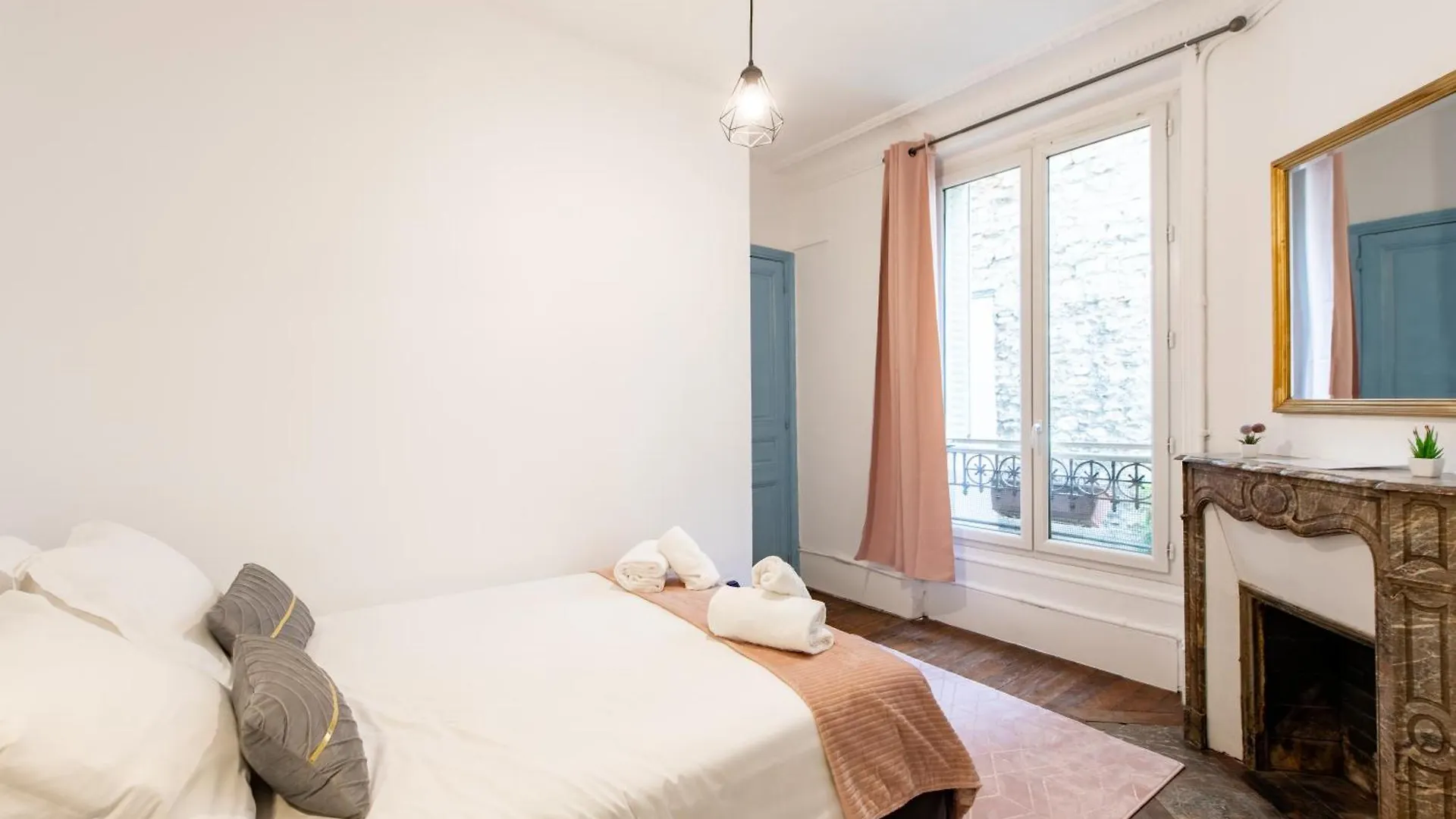 Stylish 2-Bedroom Apartment Near The Famous Moulin Rouge Paris France
