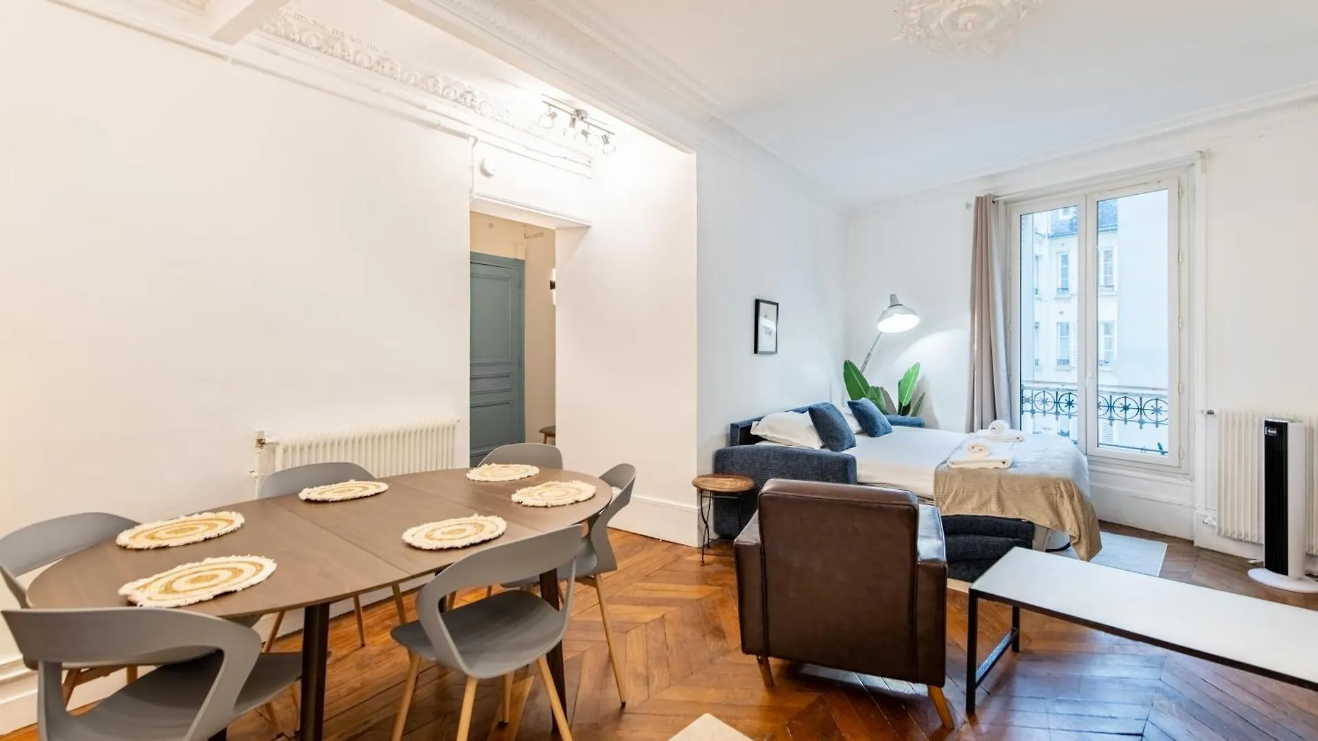 Stylish 2-Bedroom Apartment Near The Famous Moulin Rouge Paris 0*,