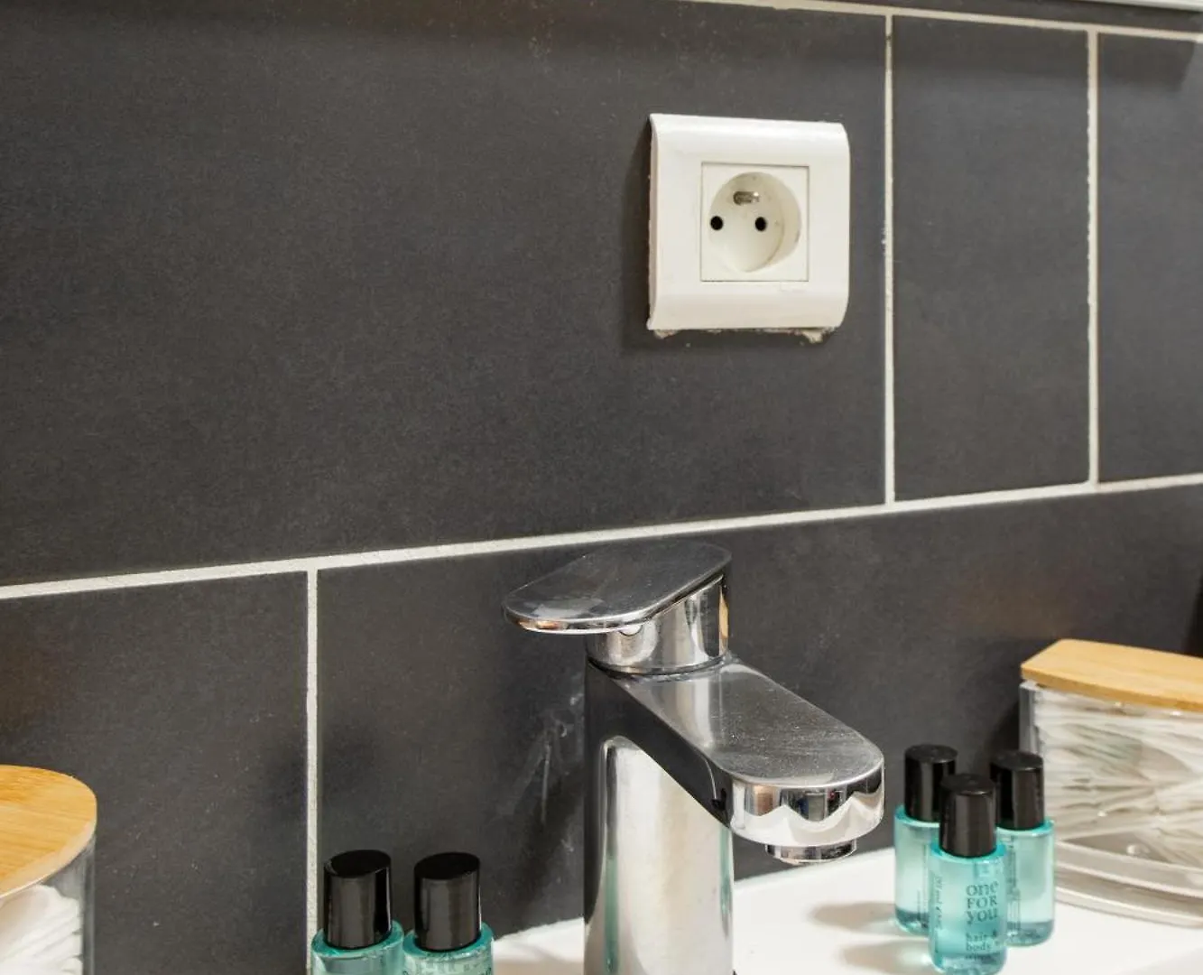Stylish 2-Bedroom Apartment Near The Famous Moulin Rouge Paris