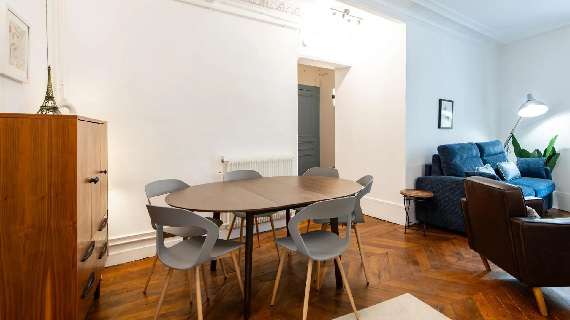 Stylish 2-Bedroom Apartment Near The Famous Moulin Rouge Paris