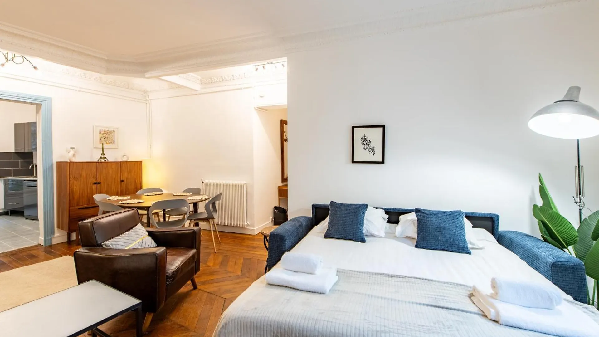 Stylish 2-Bedroom Apartment Near The Famous Moulin Rouge Paris France