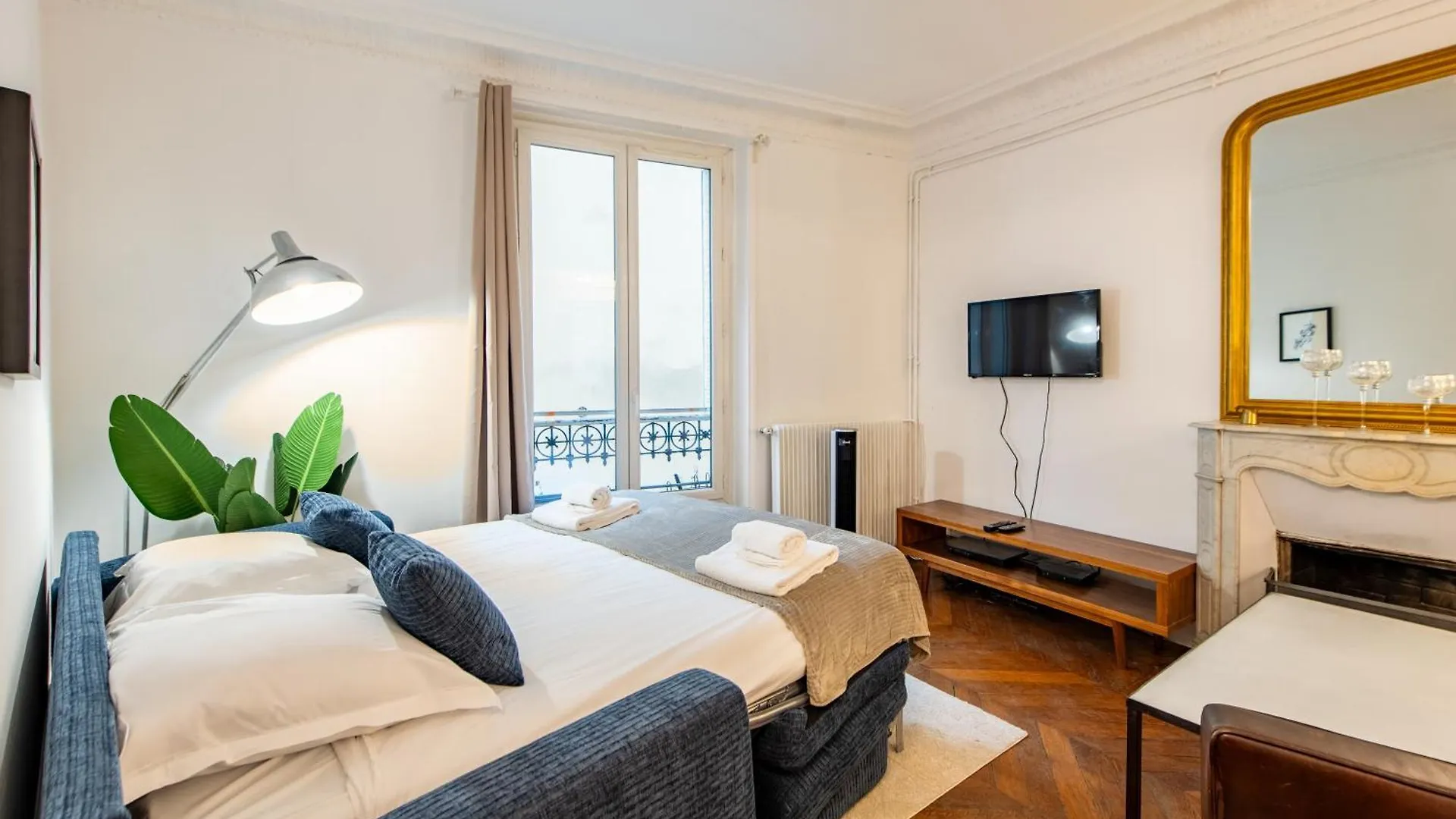 Stylish 2-Bedroom Apartment Near The Famous Moulin Rouge Paris